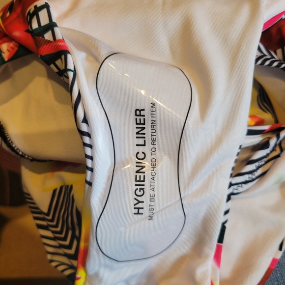 NWT Cupshe Two-Piece Bikini Swimsuit - Picture 5 of 5